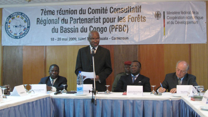 docs/news/mai_juin2009/CCR_Douala_ministreCAM.JPG