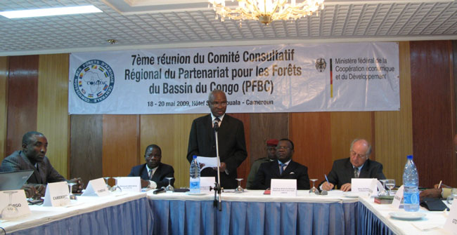 docs/news/mai_juin2009/CCR_Douala_presidentCOMIFAC.jpg