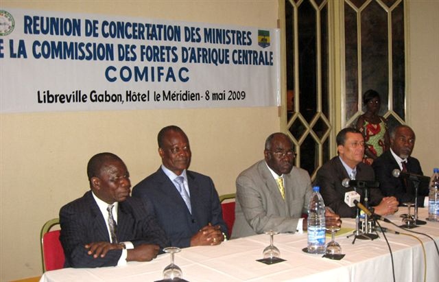 docs/news/mai_juin2009/reunion_ministresCOMIFAC-Librevillemai2009.jpg